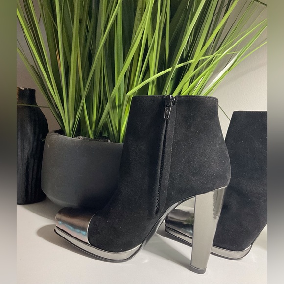 Pierre Hardy Color Block pattern Black Suede Sock Books. Size 6.5. Run small - Picture 4 of 9